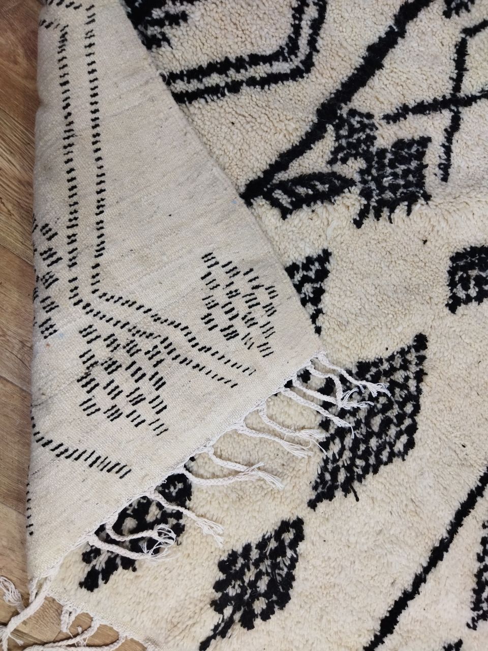 Handmade moroccan berber carpet 305 x 195 cm