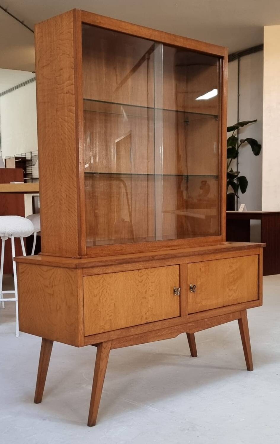 Vitrine du milieu du siècle