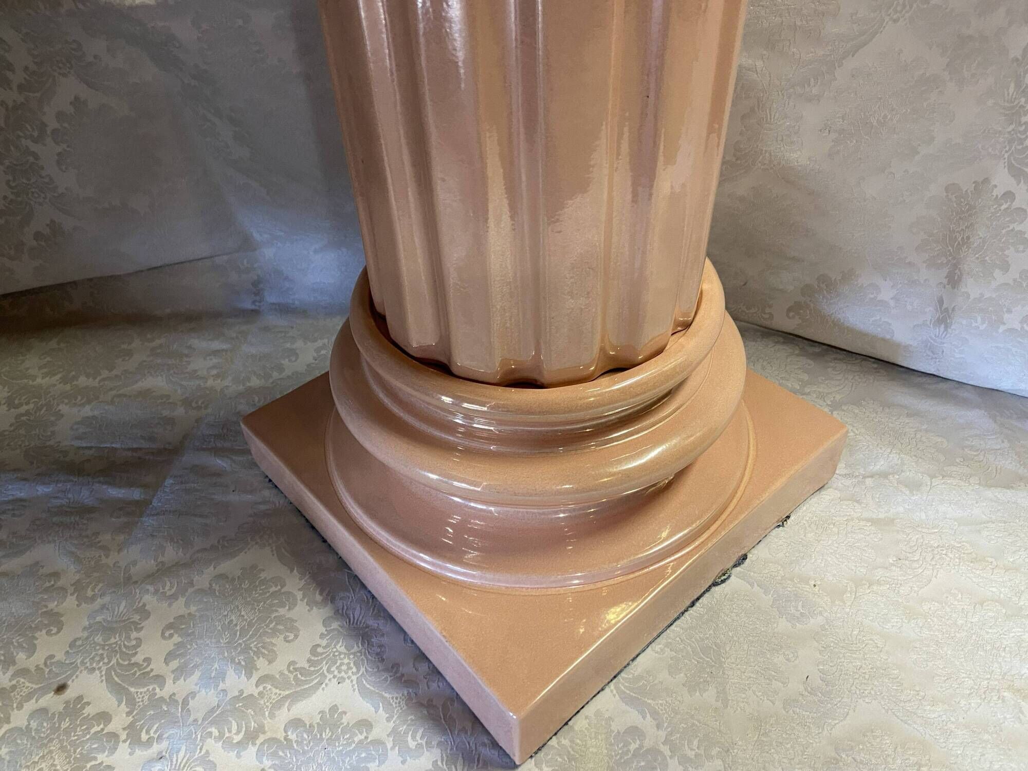Elegant Metal Stucco Lacquered Pedestal Column with Doric Capital
