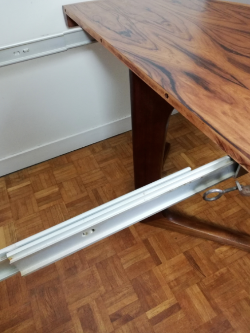 Central-footed rosewood round table