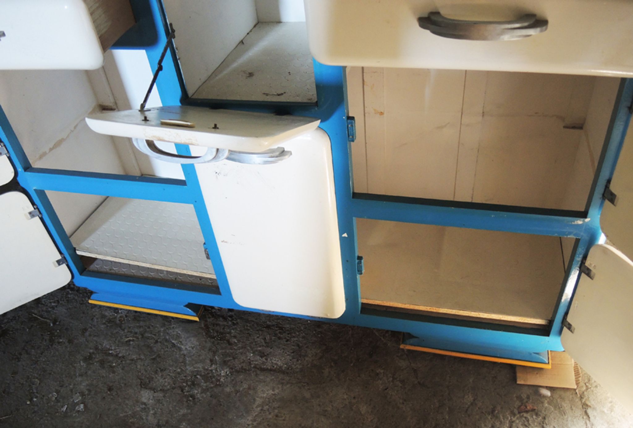 Former Buffet Mado in 3 Parts White - Blue - Yellow / Antique French 3-Part Mado Sideboard: White