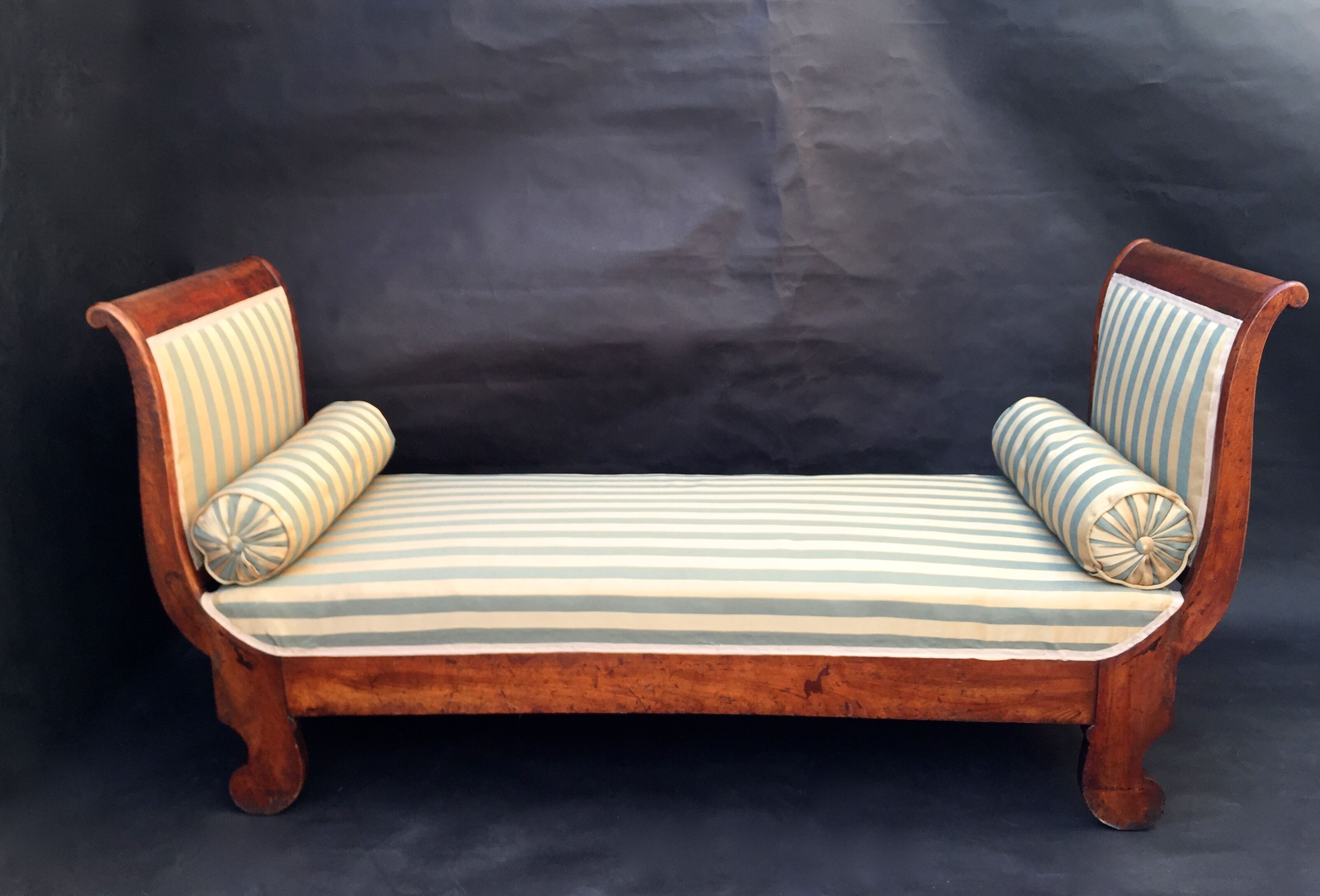 Walnut recamier bench Napoleon III daybed mid-nineteenth century