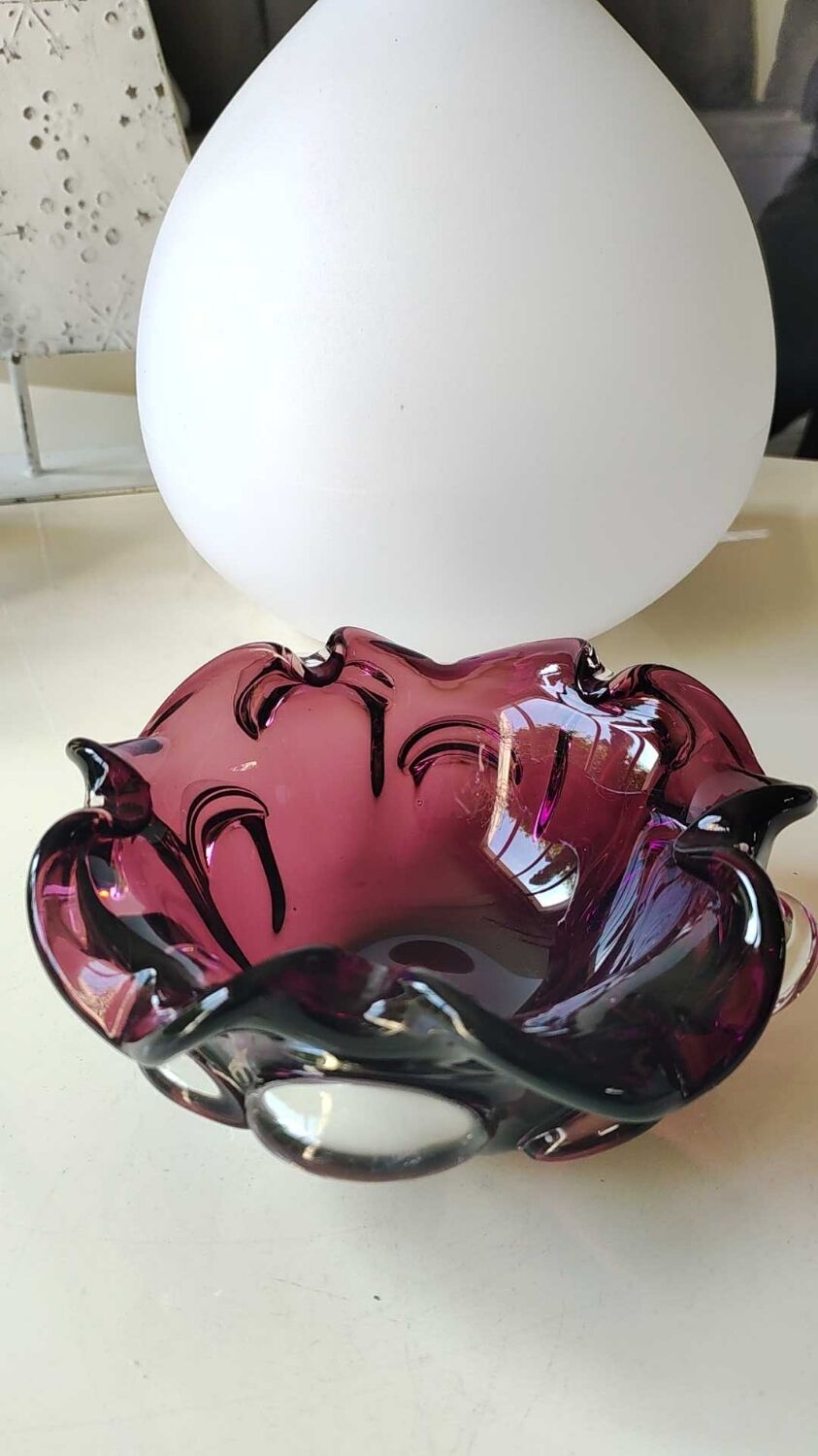 Empty pocket corolla/floral shape, in blown Murano Art glass. Vintage 70s. Purple tones