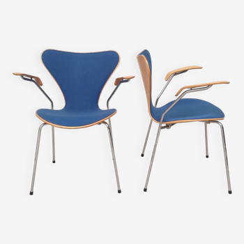 Lot de 2 chaises Série 7 par Arne Jacobsen pour Fritz Hansen