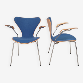 Set of 2 Series 7 chairs by Arne Jacobsen for Fritz Hansen