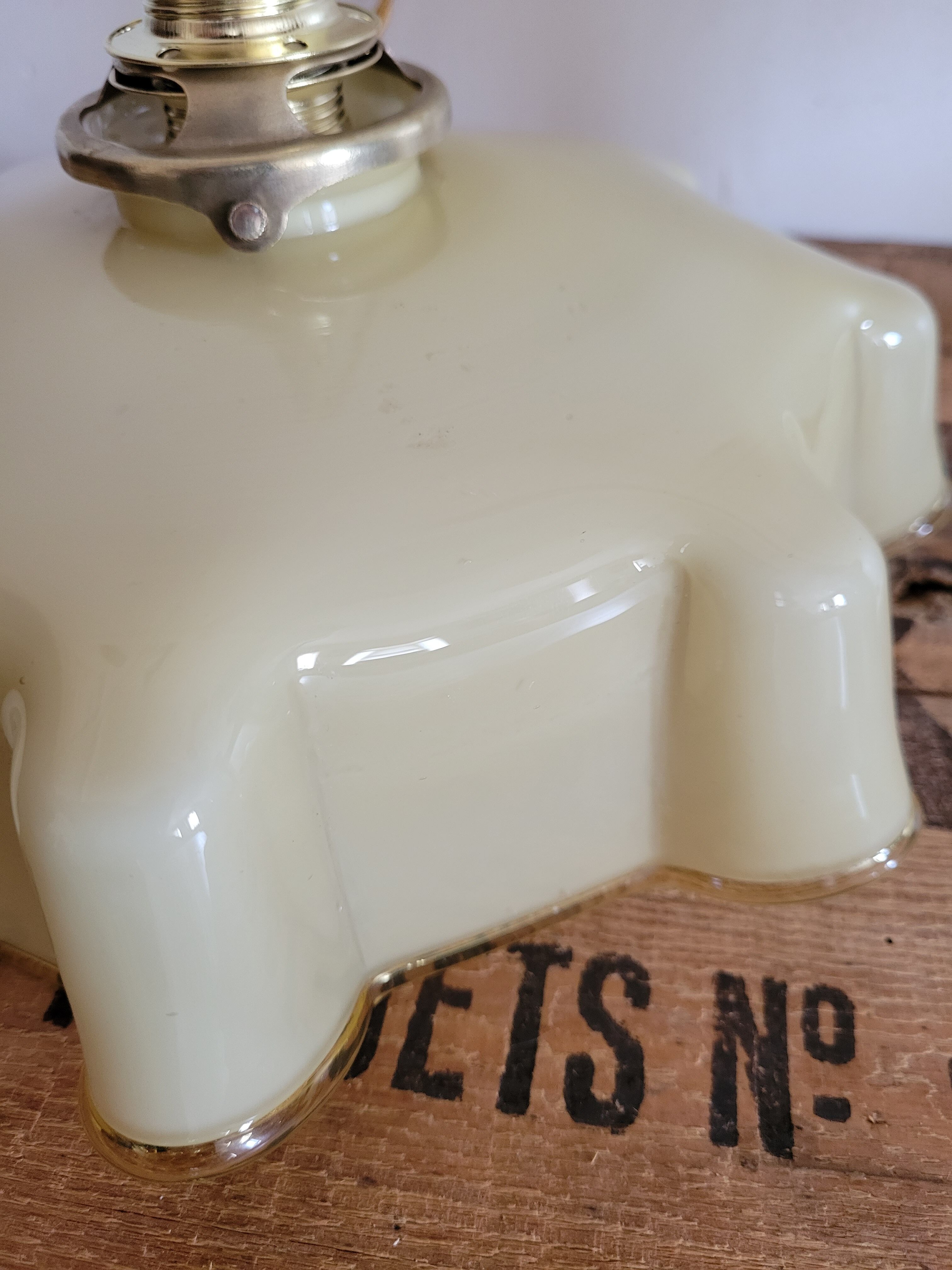 Yellow opaline suspension