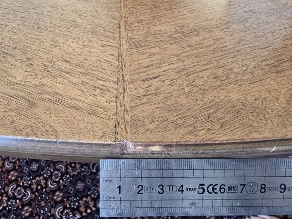 Table de jeu Henredon avec motif de toile d'araignée sur le dessus