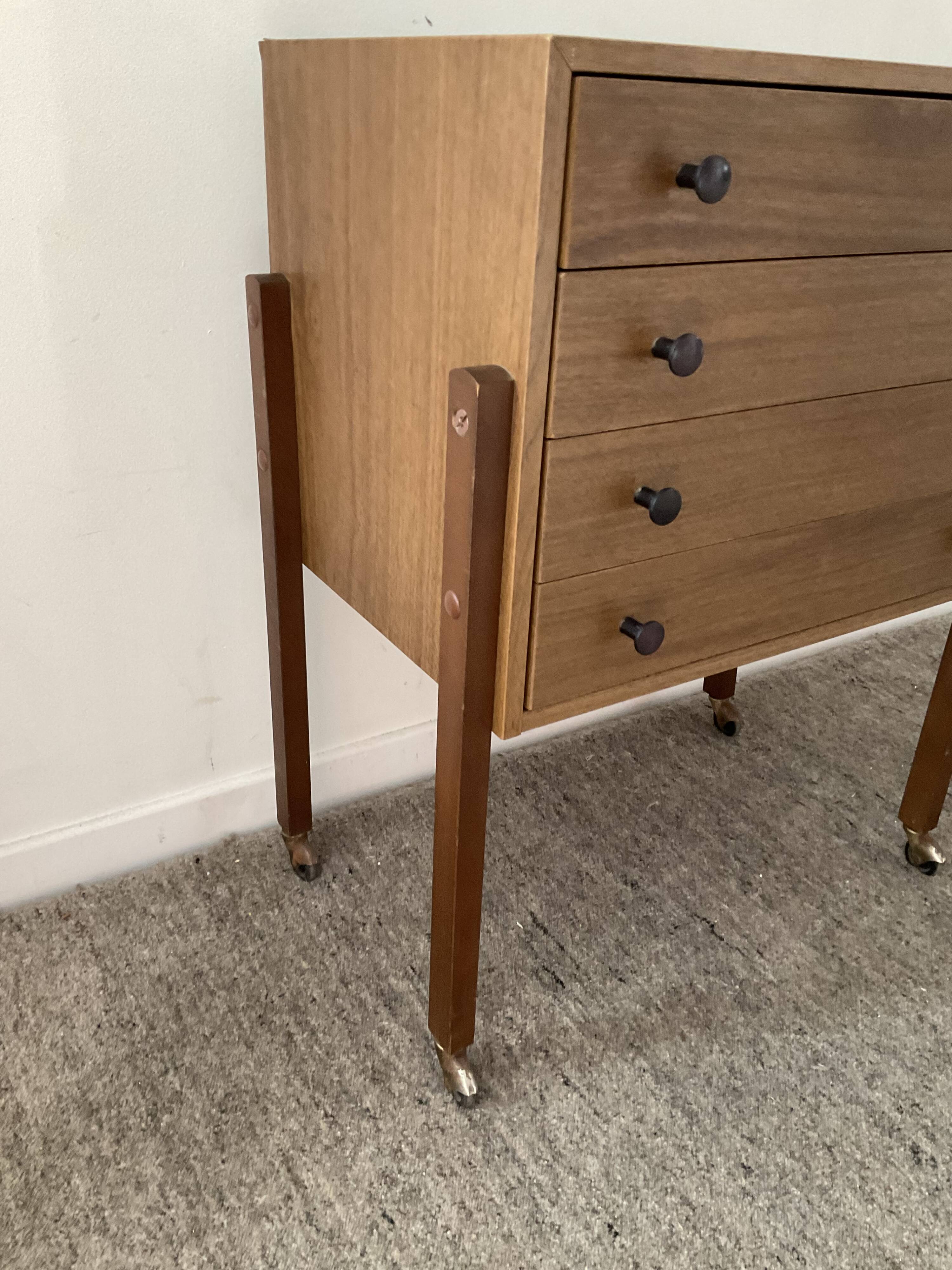 Meuble de métier vintage sur roulettes années 60-70