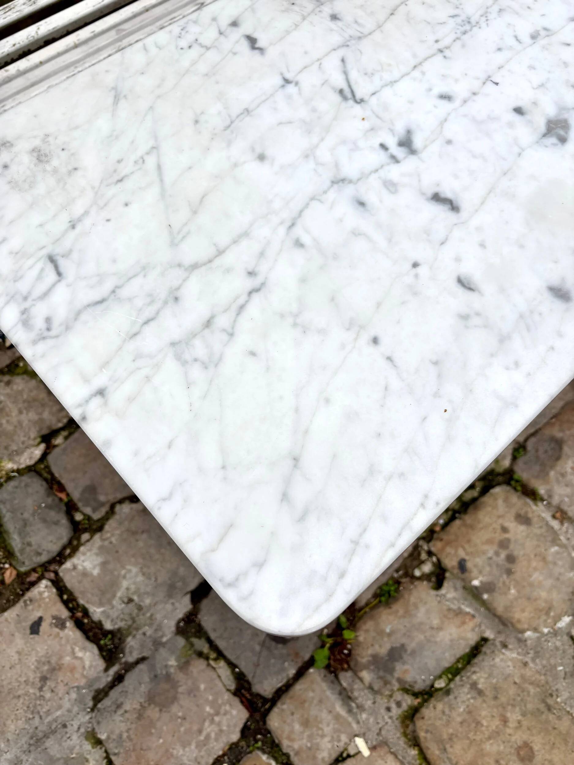 Table bistrot en marbre gris et fonte de fer blanche 90 x 50 cm