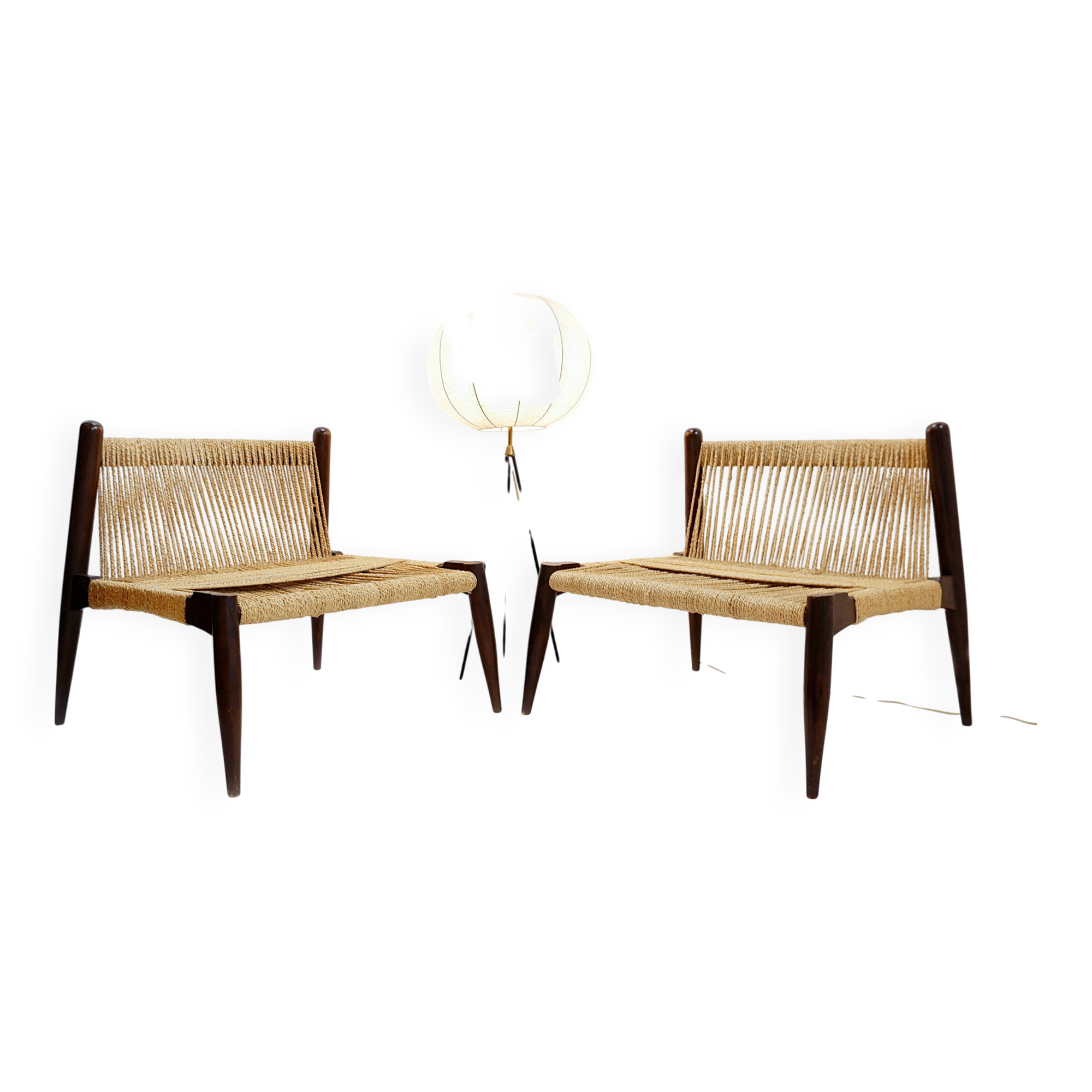 Pair of lounge chairs in woven jute rope and solid wood