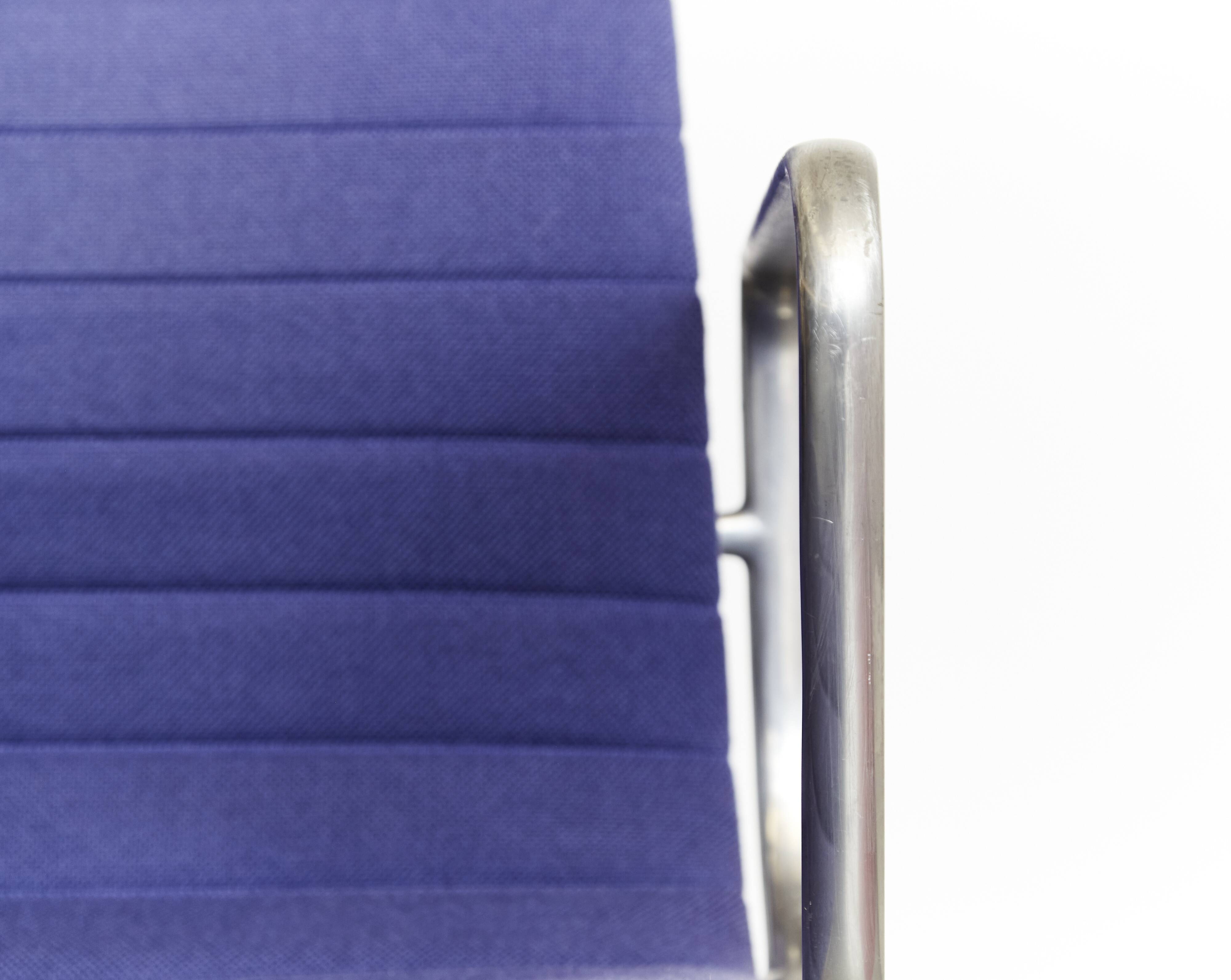 Charles & Ray Eames Aluminium Group Chair EA 108 for Vitra