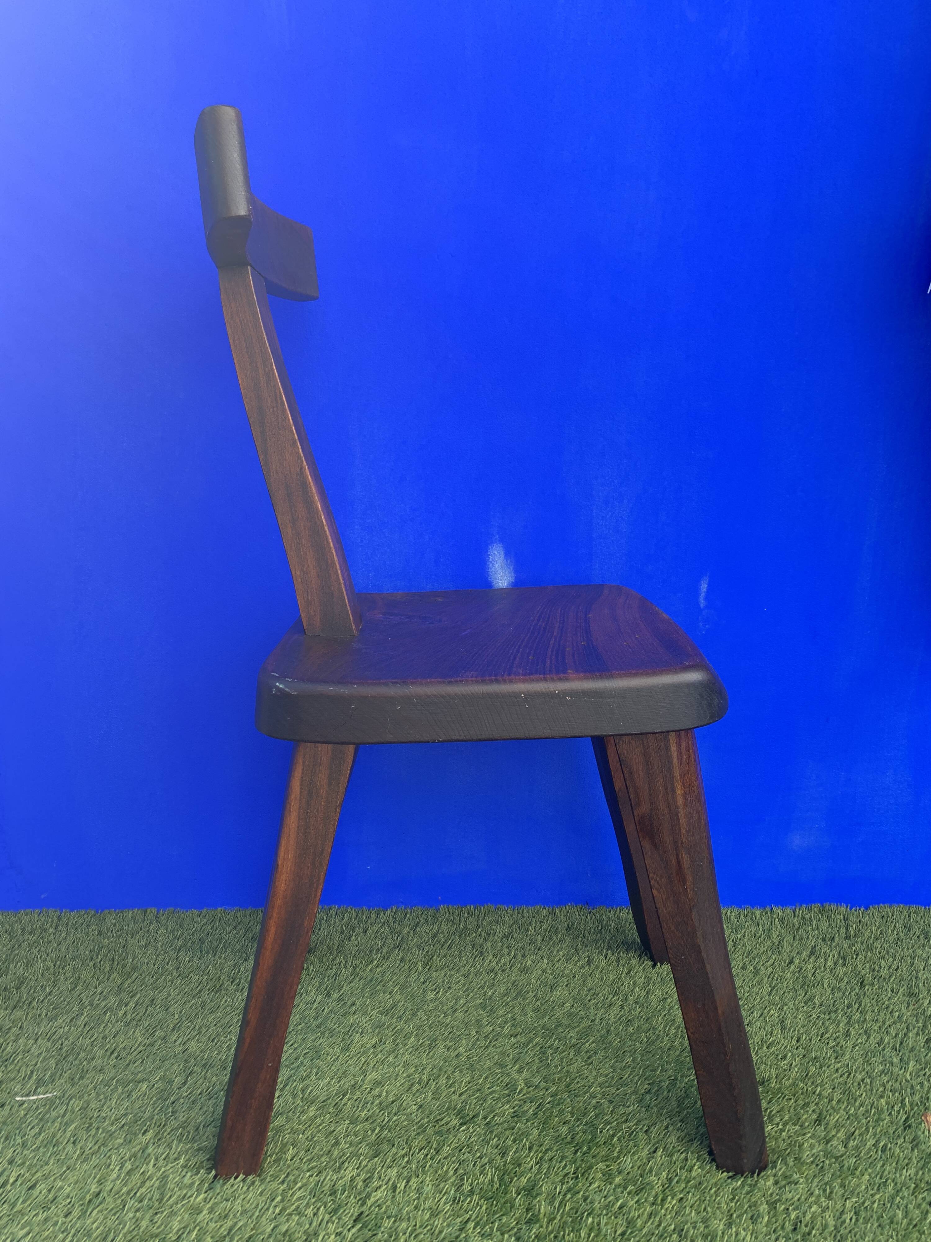 Pair of brutalist T-shaped chairs, solid Aranjou elm, design Olavi Hanninen, 1970