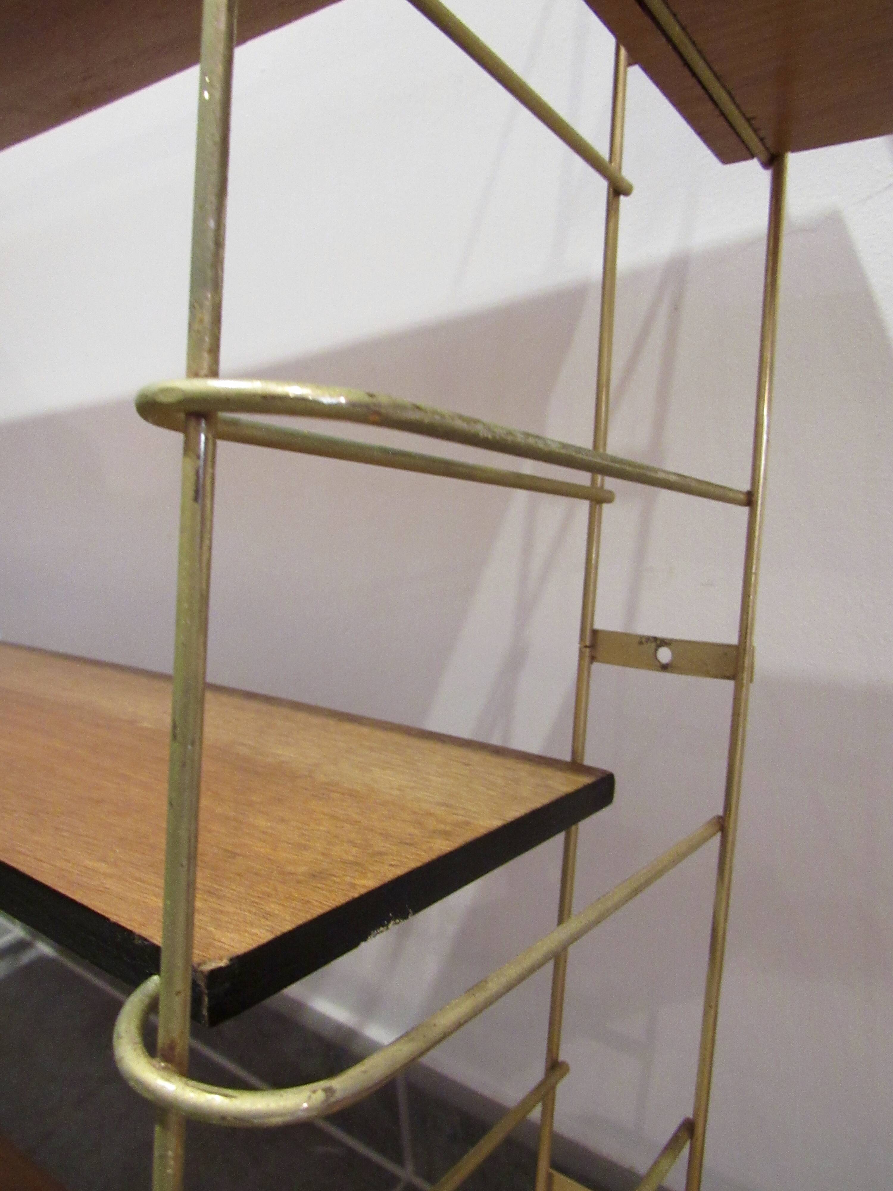 Etagère murale modulable en métal doré et bois