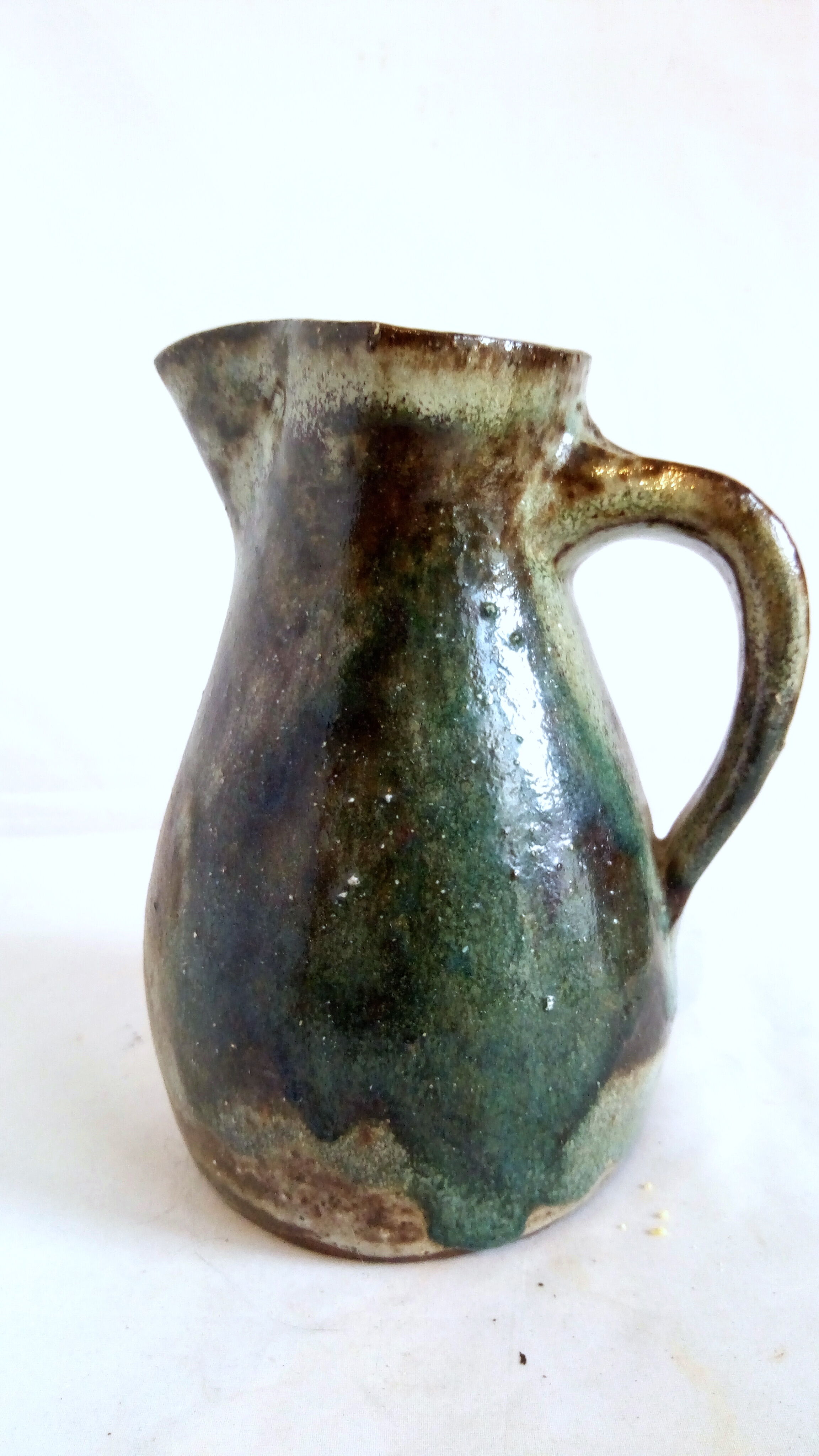 Pichet en grès émaillé gris et vert aspect très brut