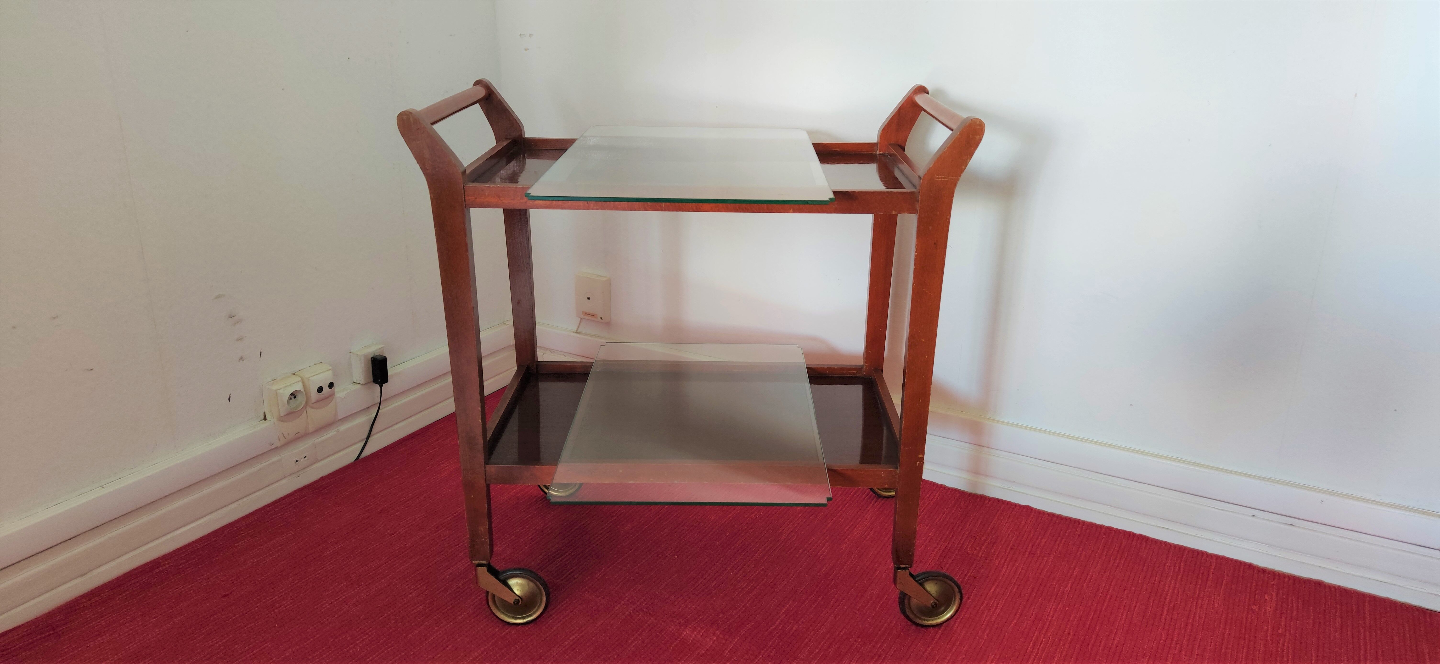 Serving table 1950