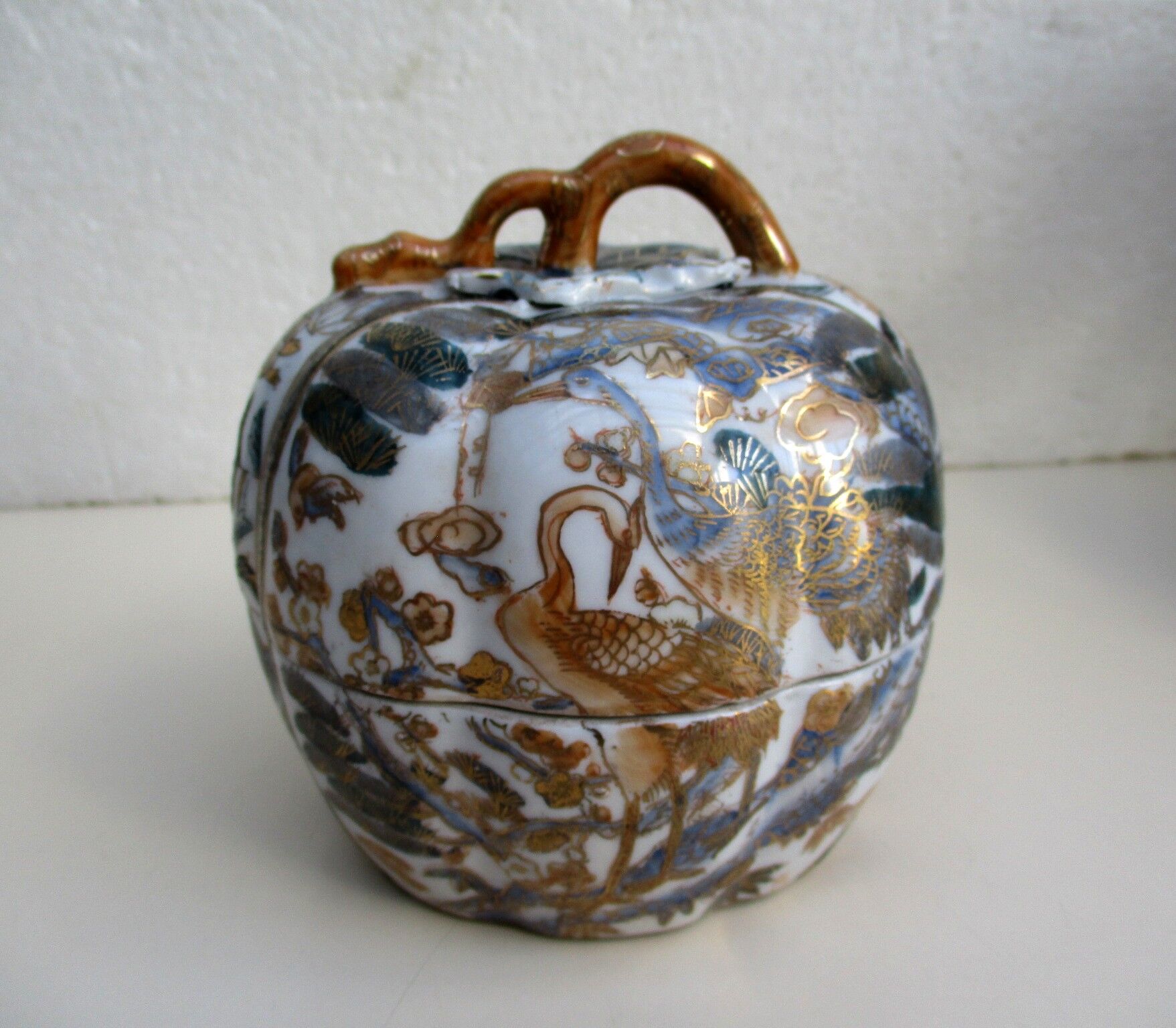 Chinese porcelain covered pot