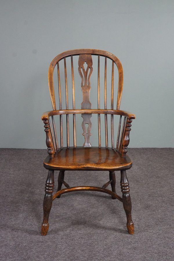 Antique Windsor chair, early 1800s