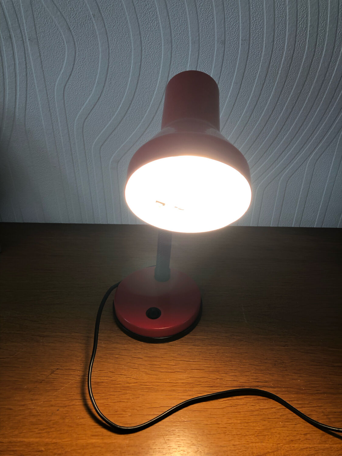 Vintage desk lamp in red metal