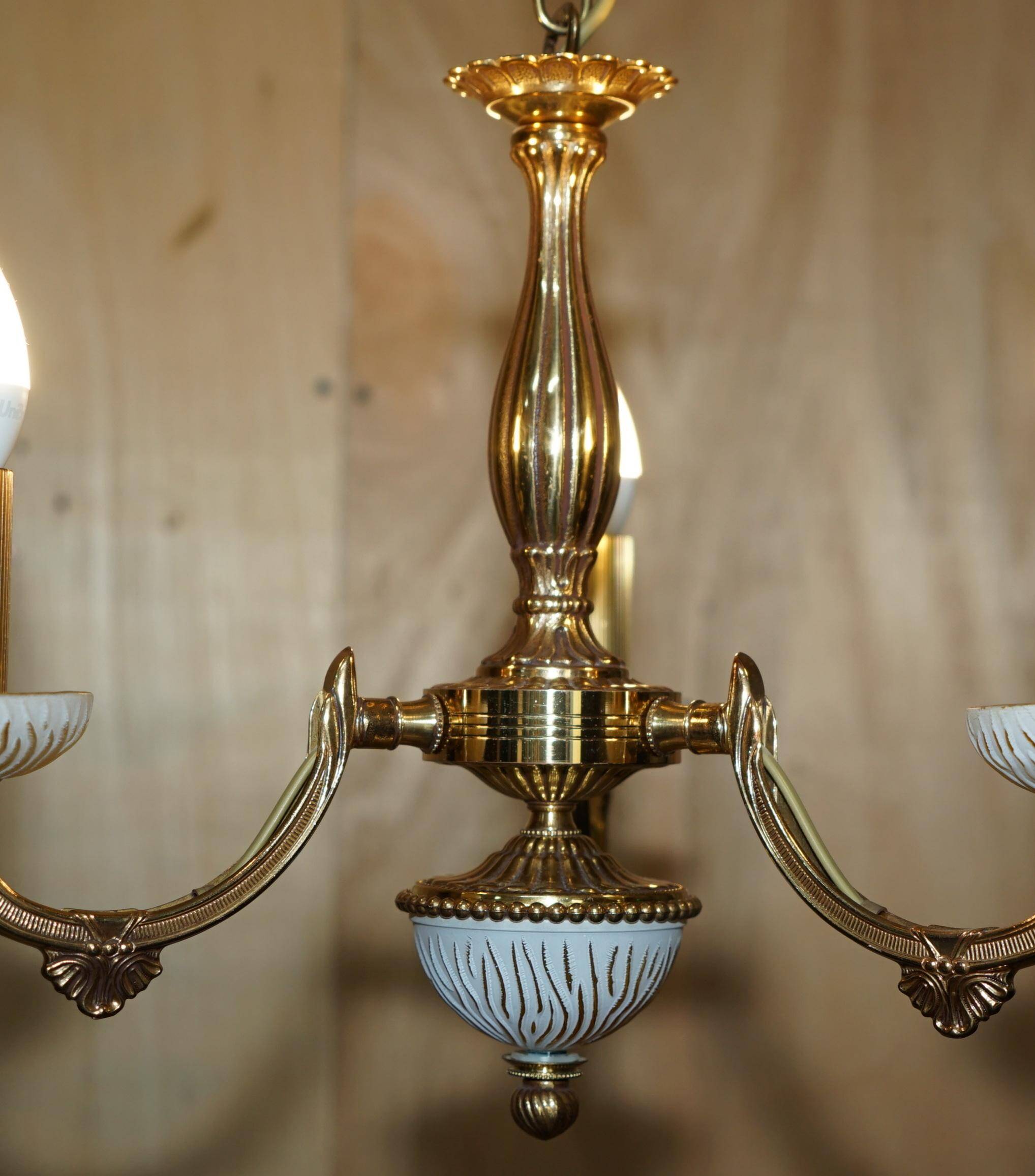 Reccagni chandelier in bronze and frosted glass.