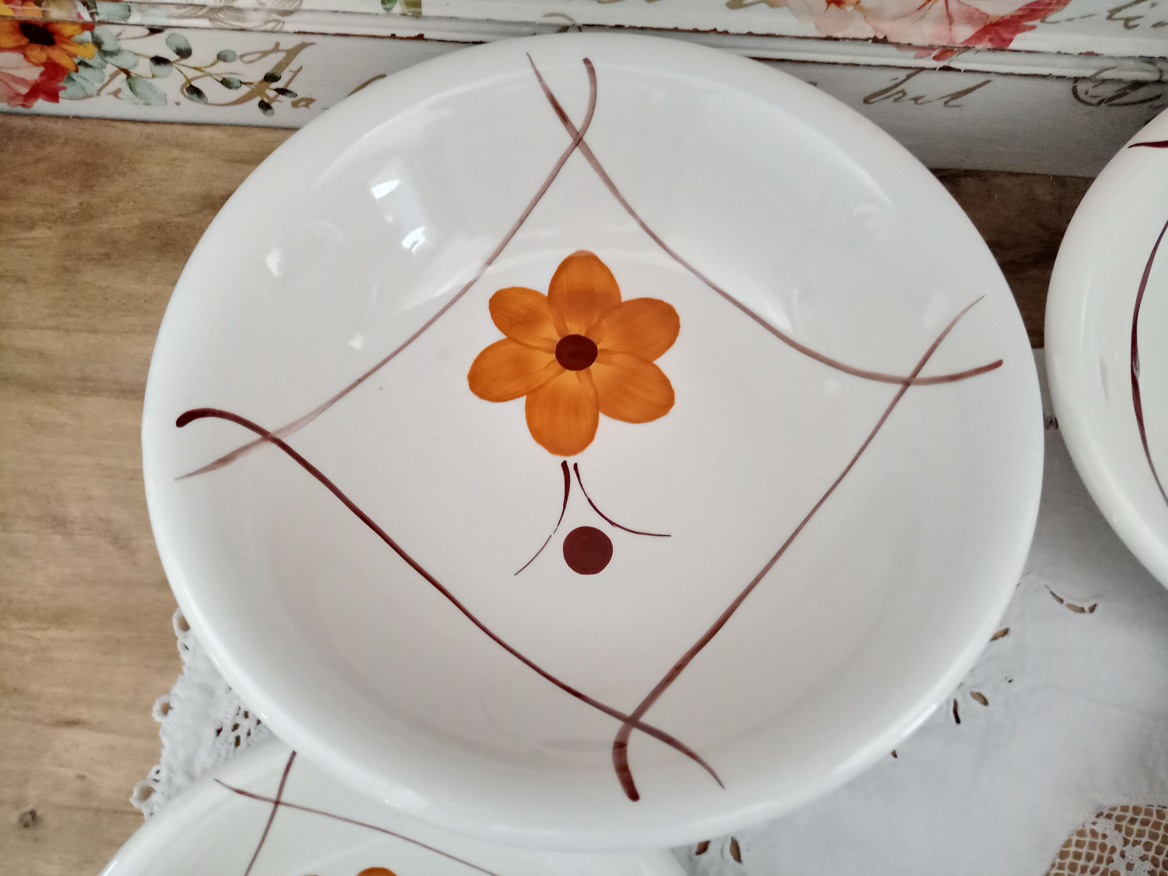 Set of vintage Italian dishes in ecru ceramic with daisy decoration "PRIMULA Made in Italy"