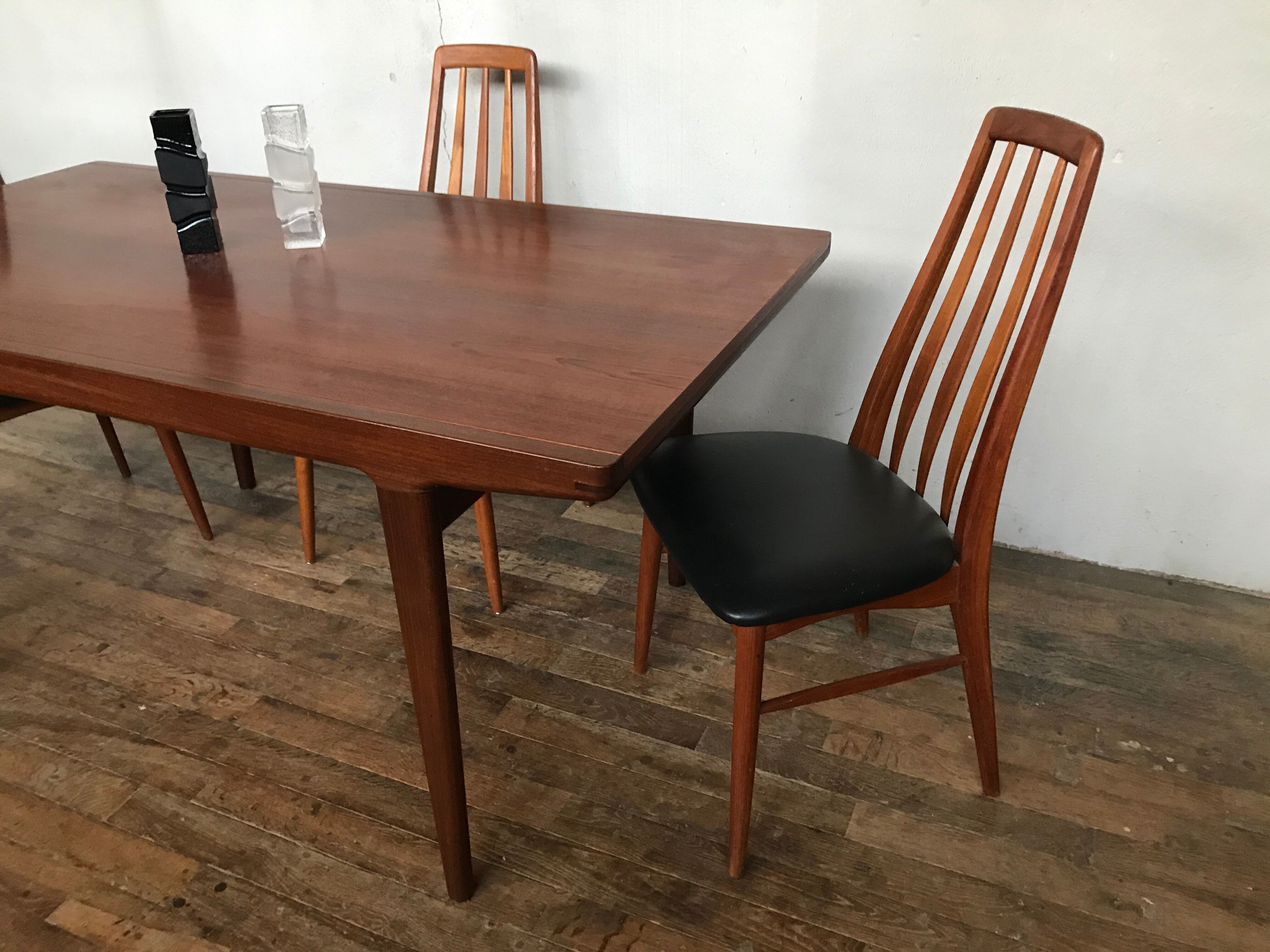 Authentic Scandinavian table teak design1950 1960 feet spindles