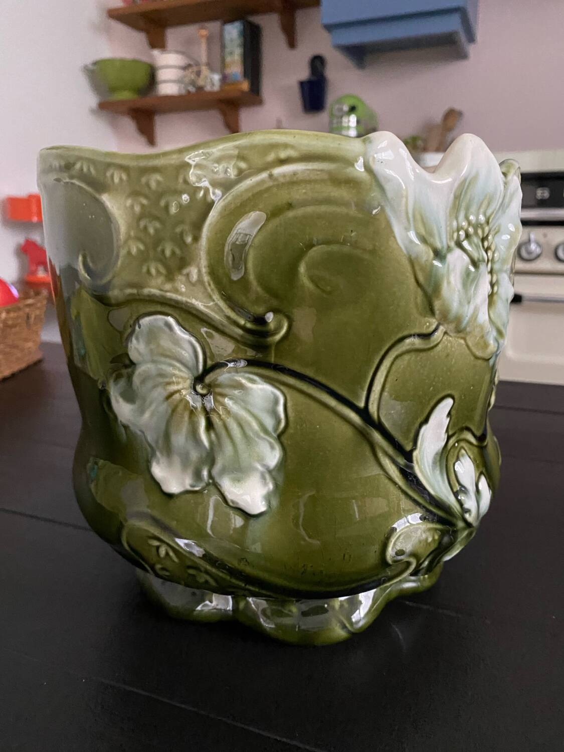 Cache-pot en céramique ancien