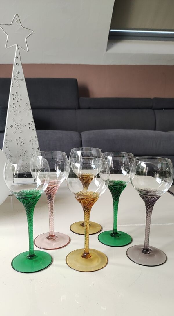 Lot 6 x Verres pied boule. En cristal Bohème. Tige torsadée florale