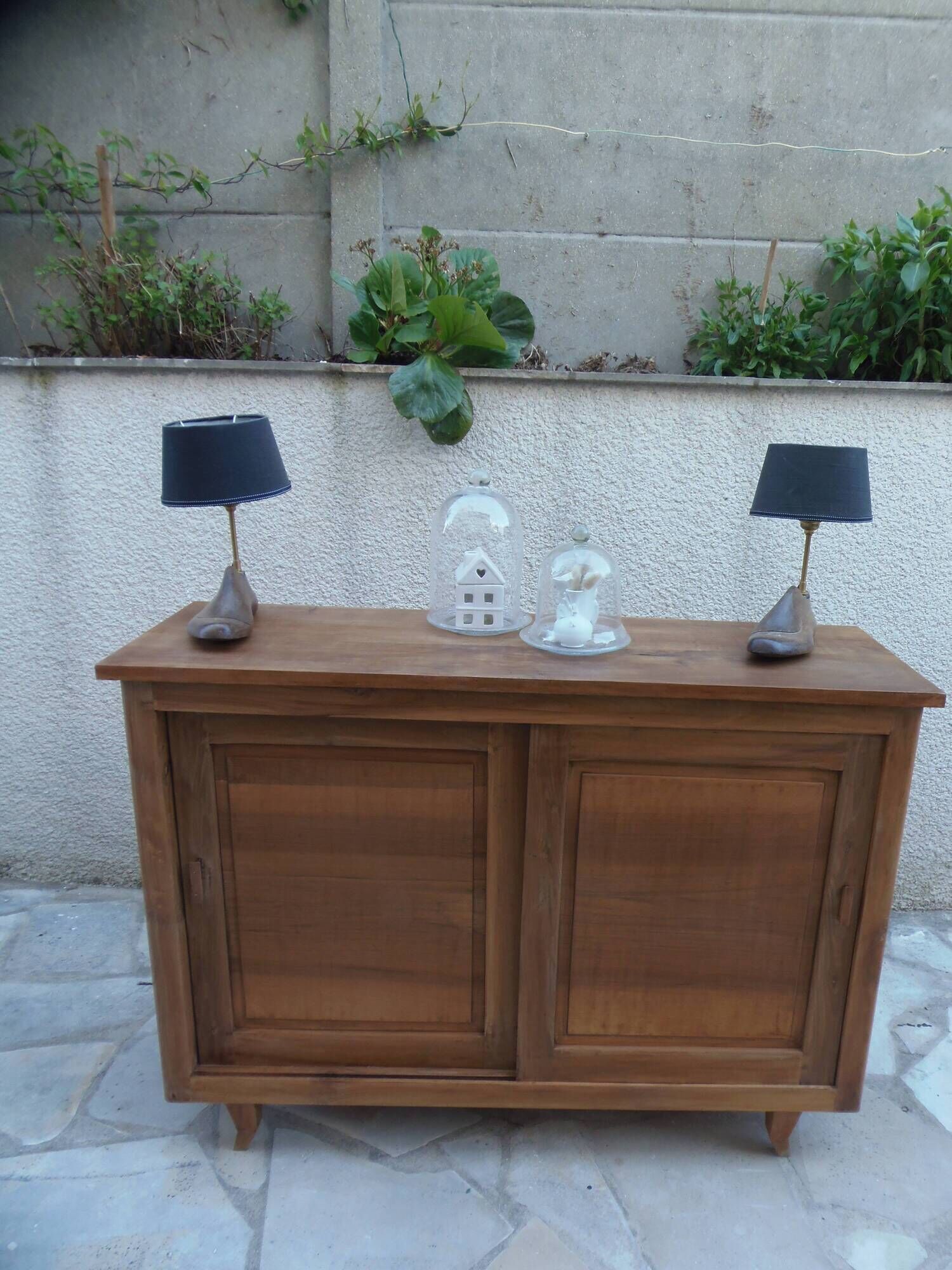 Vintage wooden buffet with a waxed finish, 2 sliding doors.