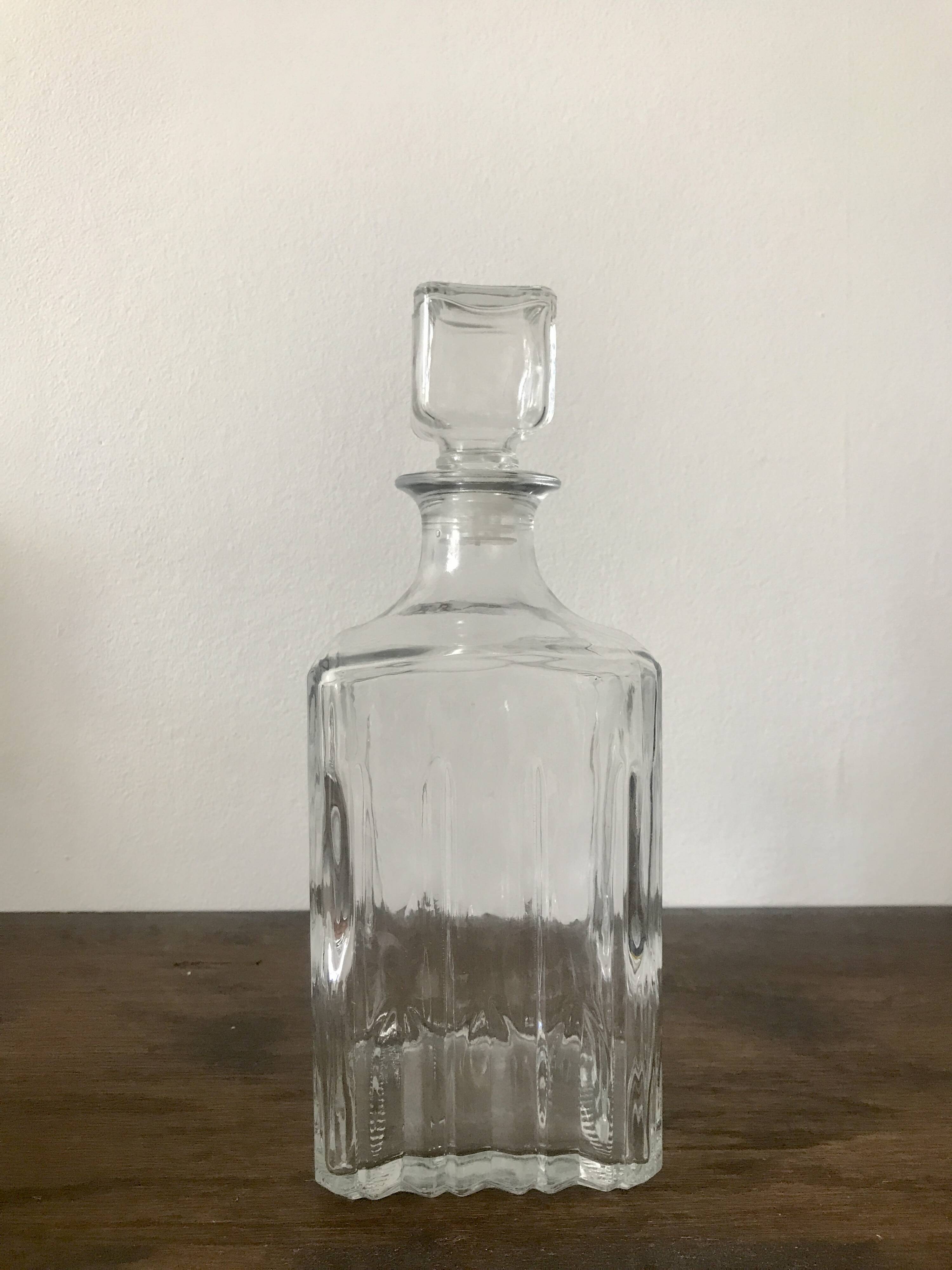 Glass whiskey decanter