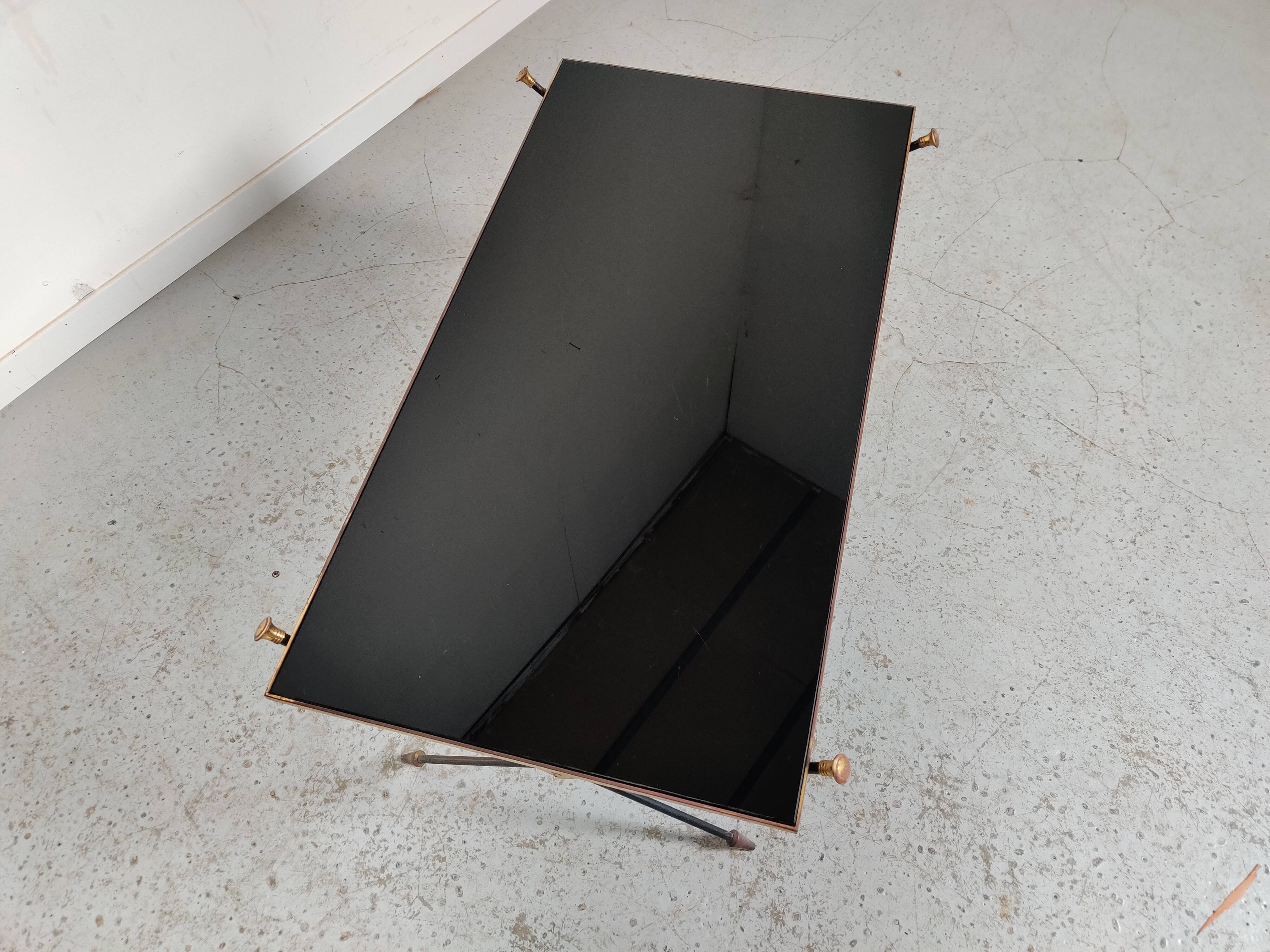 Table basse en laiton et verre
