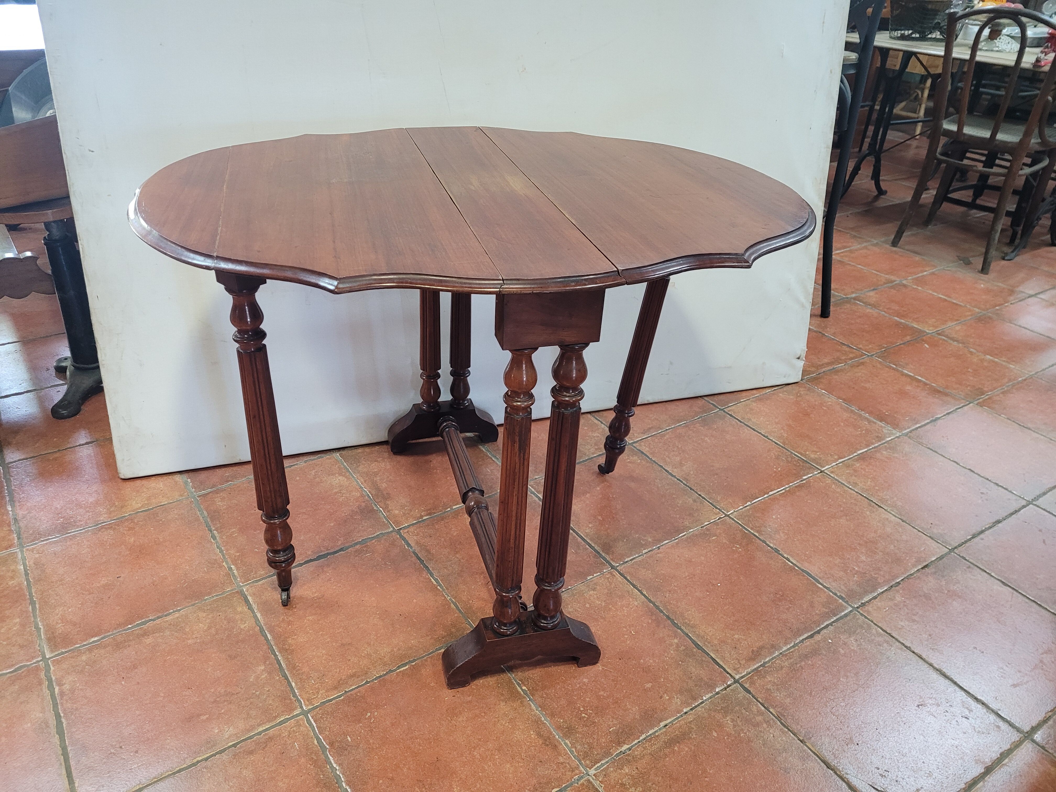 Table get leg en acajou