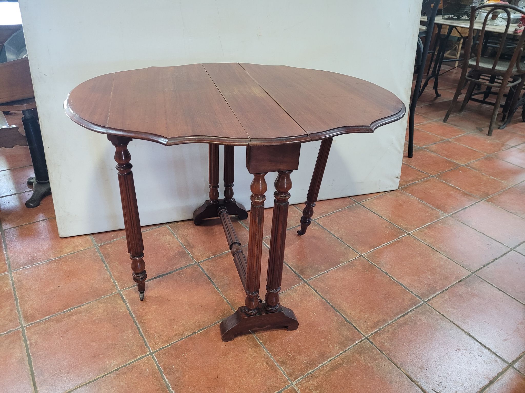 Table get leg en acajou