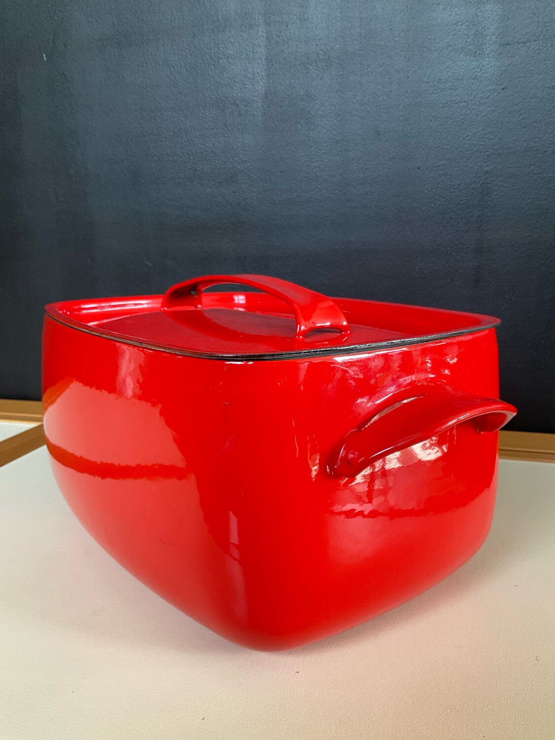 Vintage enamelled cast iron casserole dish