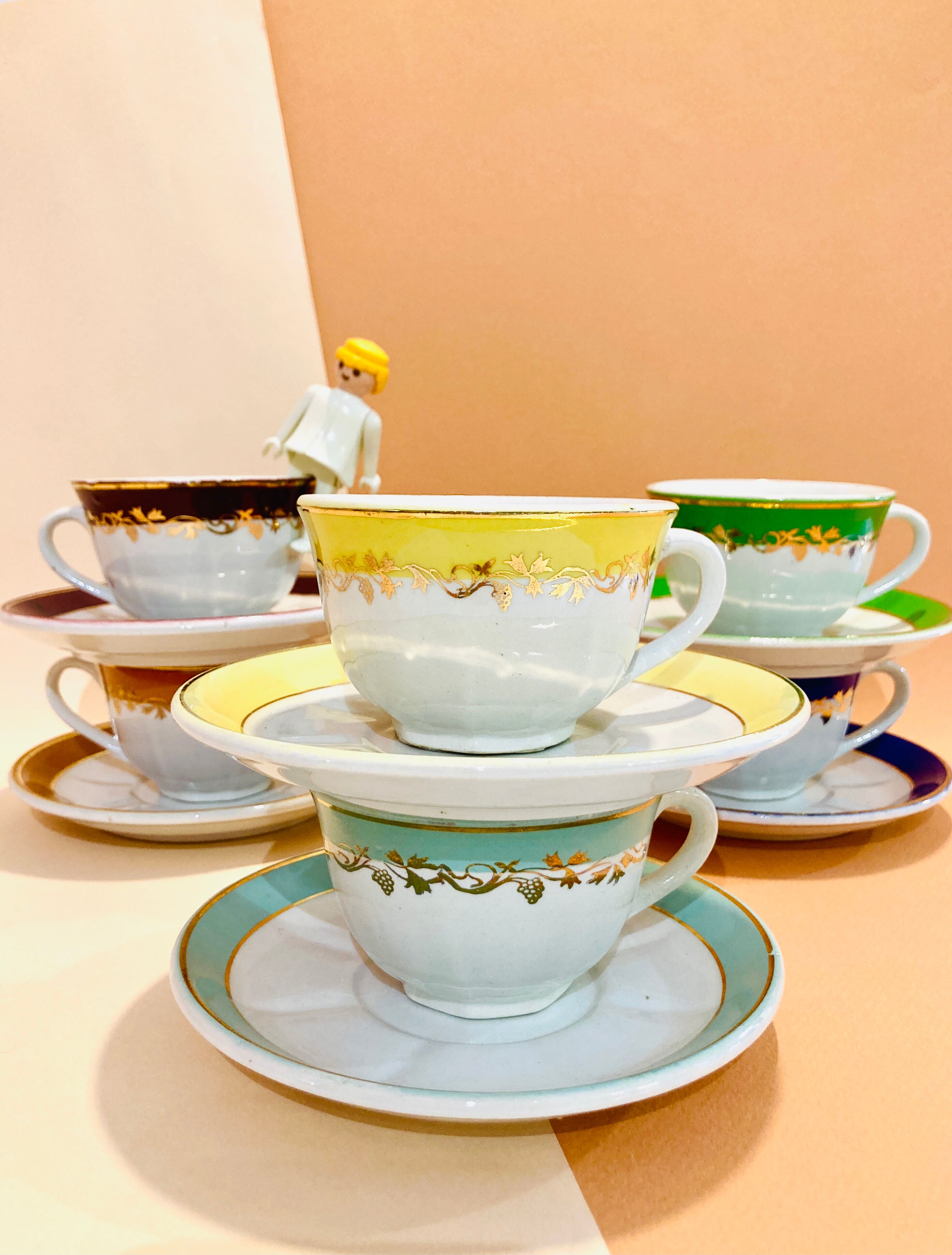 Set of 6 multicolor cups from the 50
