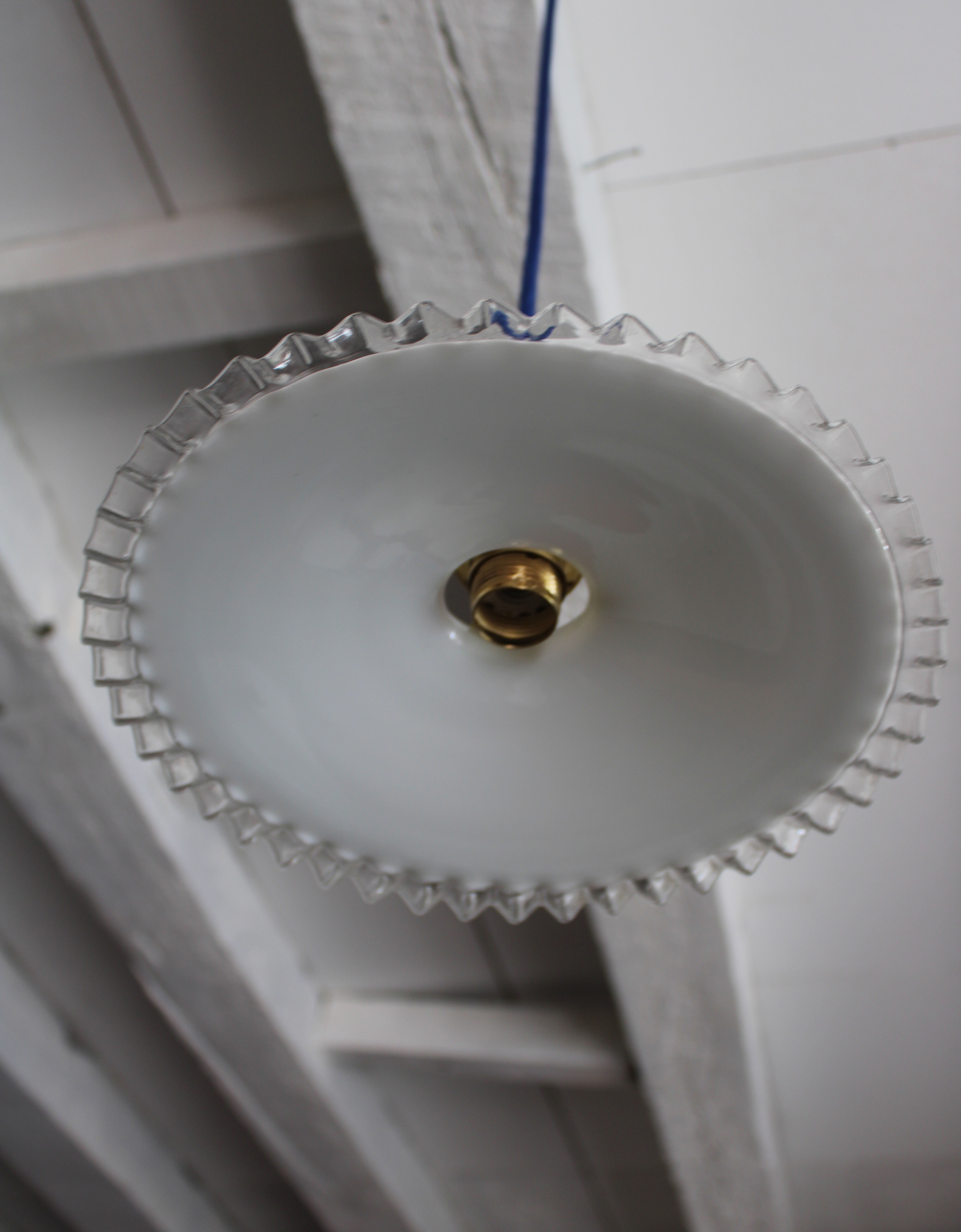 Dented opaline suspension