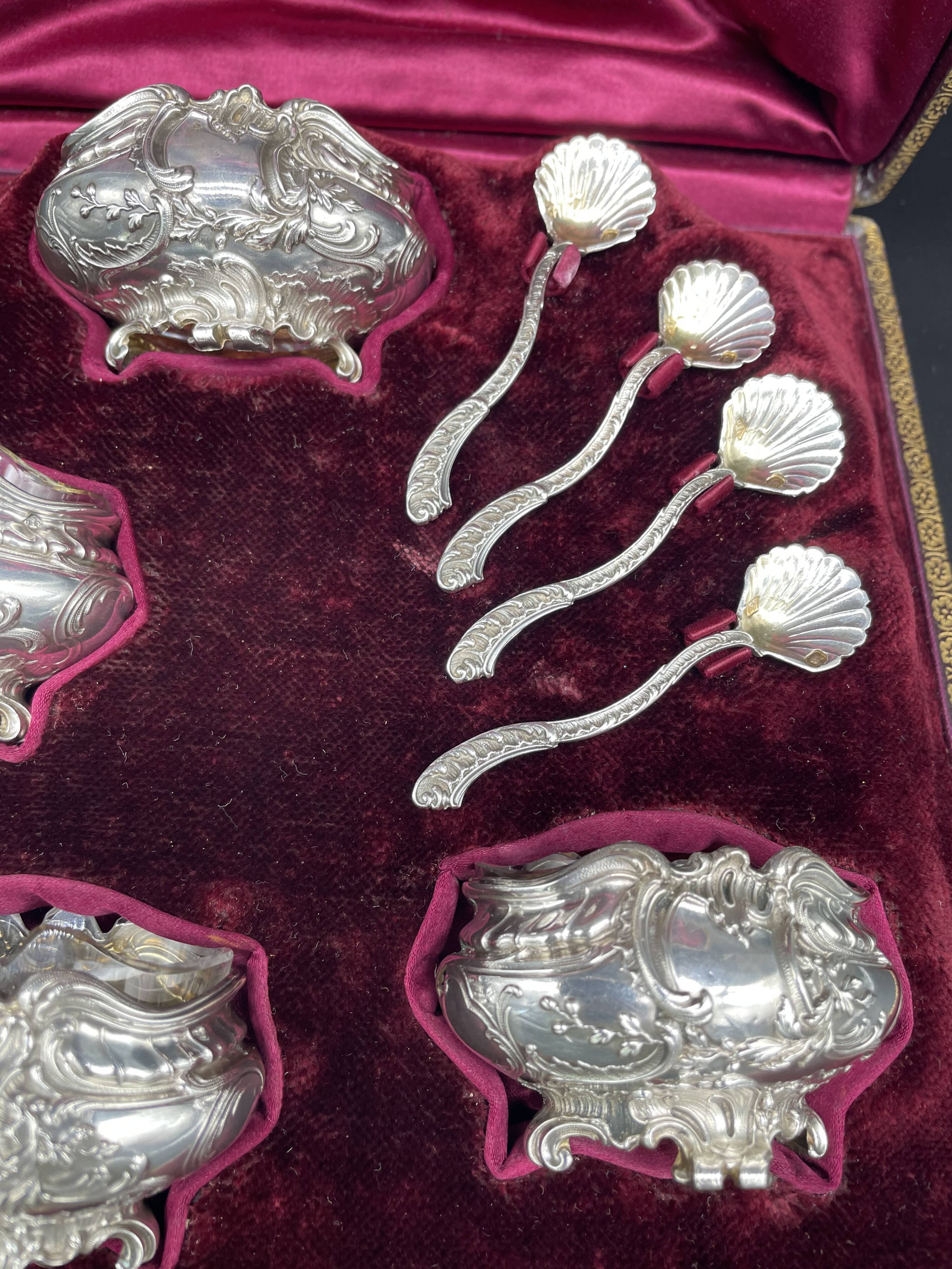 4 salt pots, silver, Ravinet D'enfert, 4 shovels, white glass interior, case, purple interior, 19th century