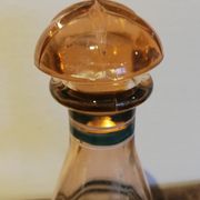 Carafe en verre moulé