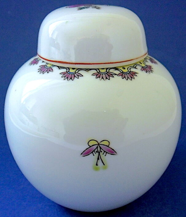 Chinese porcelain ginger pot decorated with a pheasant