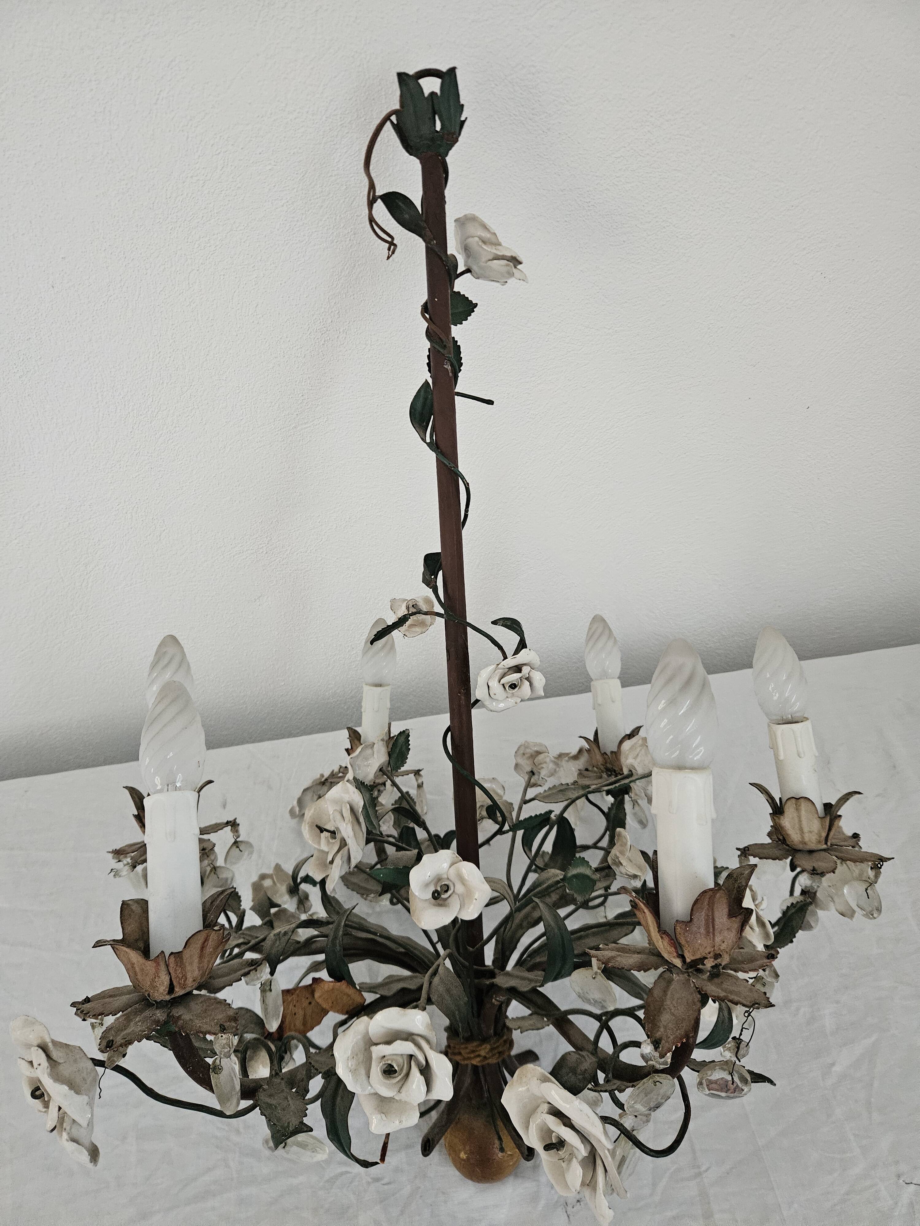Chandelier with floral decoration