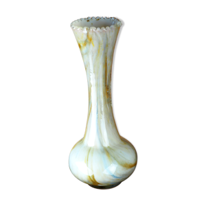 Vase en verre soufflé à col dentelé, blanc marbré à inclusions d'or - fin XIXème