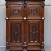Armoire hollandaise sculptée à la main années 1940