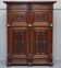 Armoire hollandaise sculptée à la main années 1940