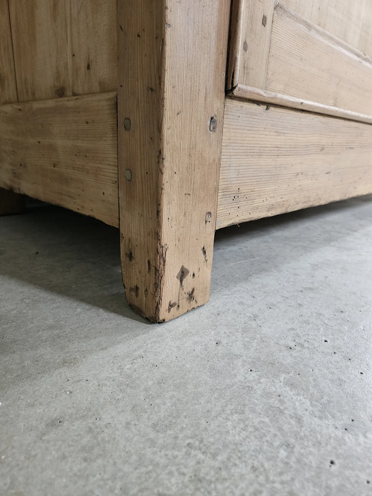 Very buffet just old solid raw pine wood.