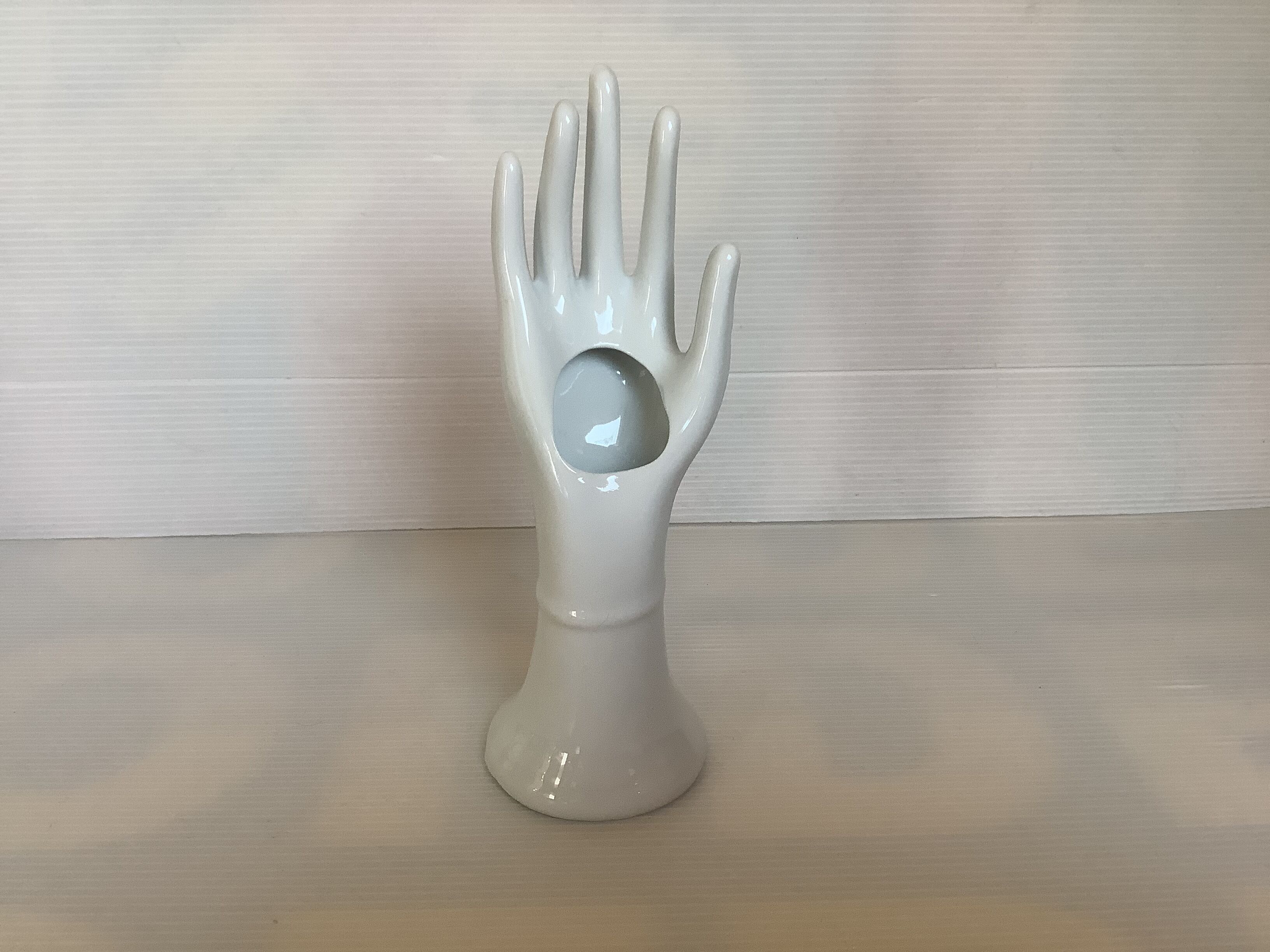 White hand vertical or horizontal soliflore ring