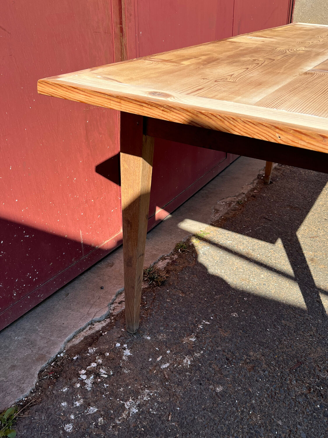 Spindle leg farm table