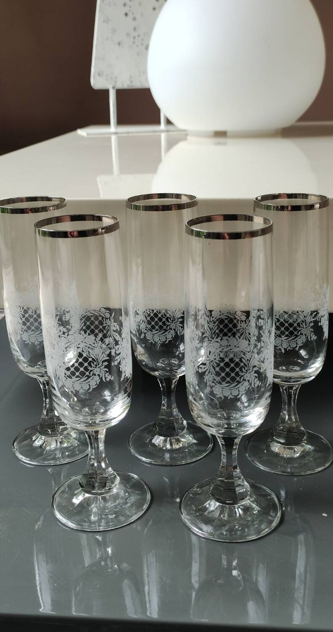 Set of 5 Champagne Flutes. Crystal glass. Empire style. Floral motifs.