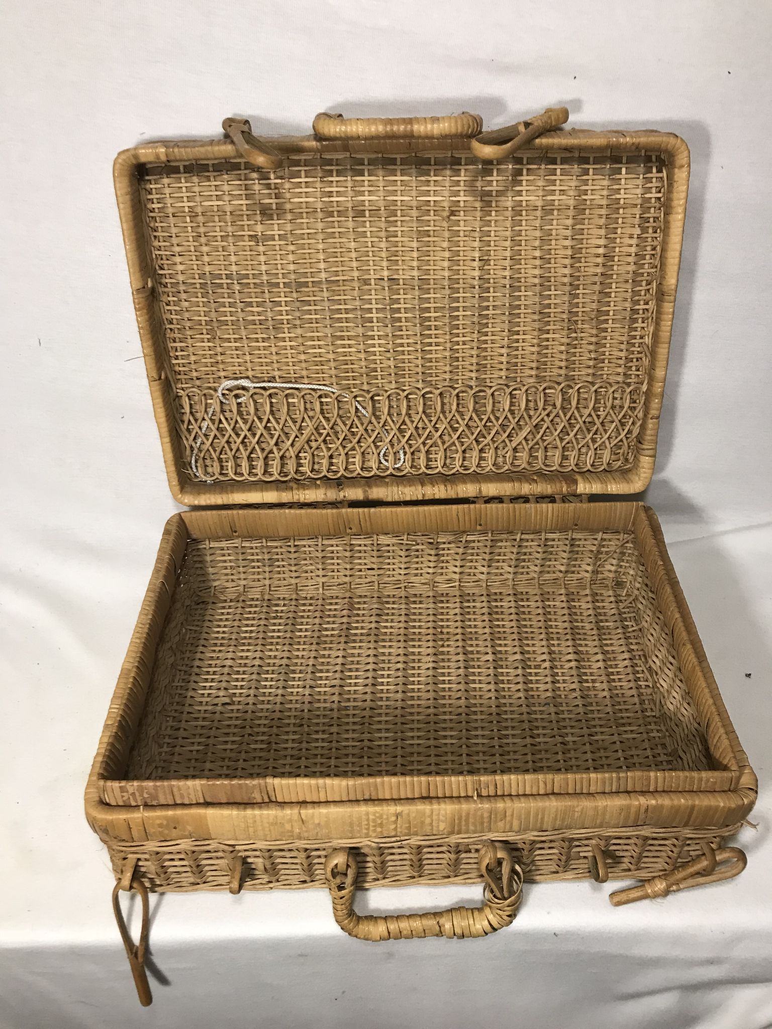 Old picnic basket 60s rattan wicker vintage