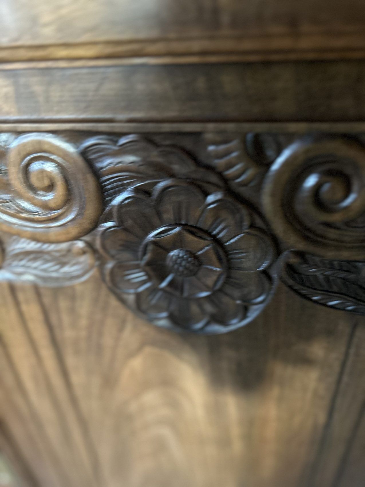 Art Deco walnut buffet – The elegance of the 1930s