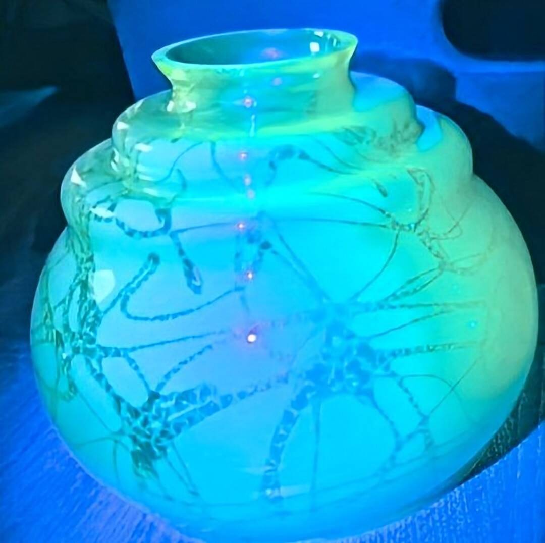 Pair of Art Deco lamp globes (circa 1930) made of blown glass.