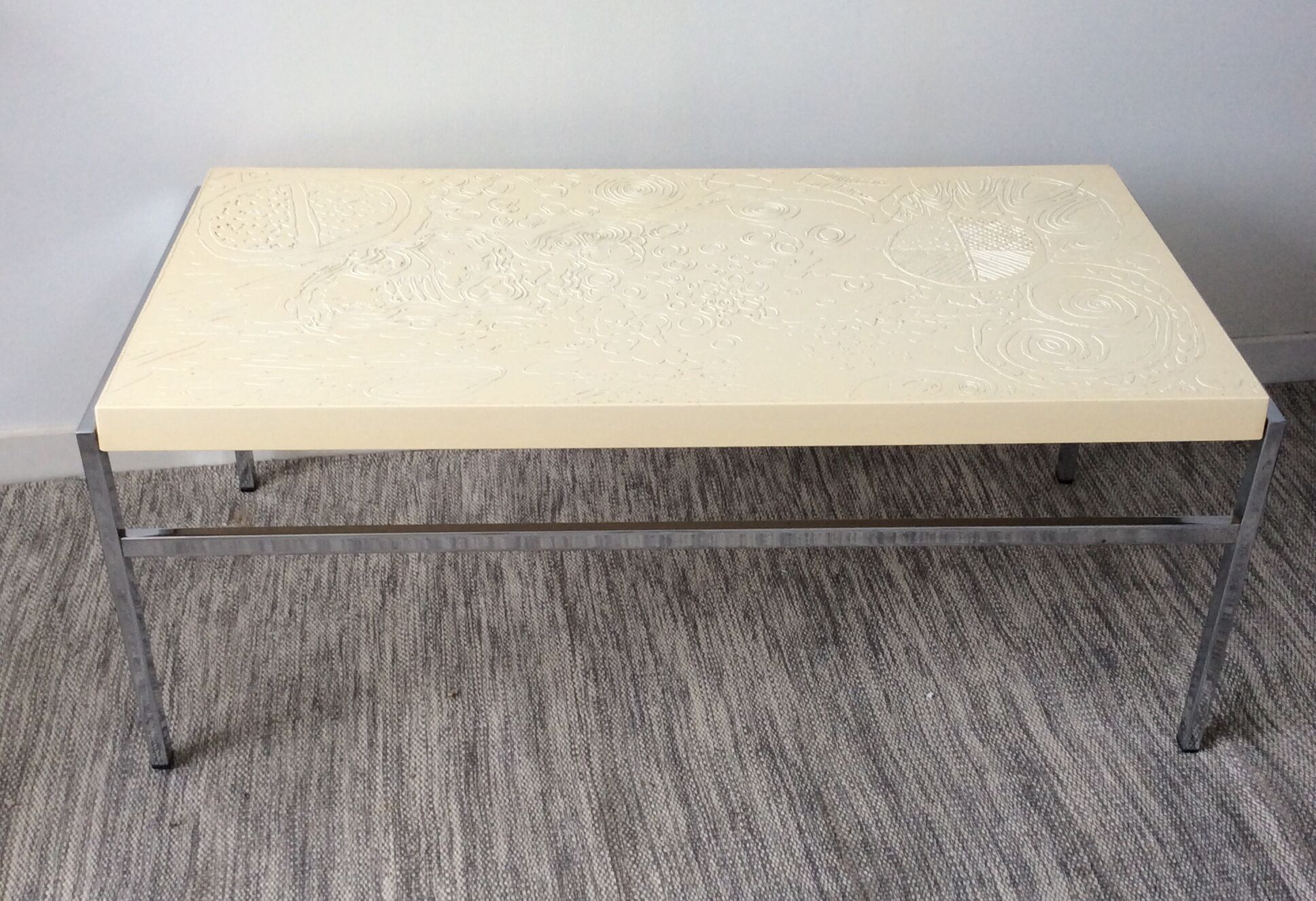 Vintage coffee table 70 in molded resin and chrome metal